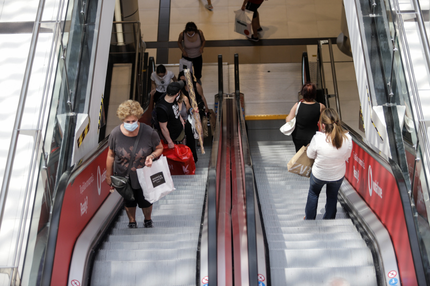 Κορωνοϊός: Κατάσταση ετοιμότητας για νέα μέτρα - Τι προτείνουν οι ειδικοί 