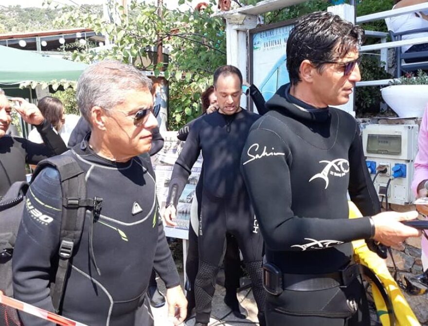 «Δύτης» ο Σάκης Ρουβάς για τα εγκαίνια στο υποβρύχιο μουσείο Αλοννήσου