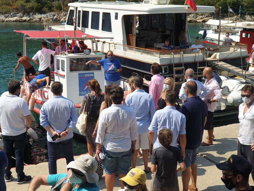 «Δύτης» ο Σάκης Ρουβάς για τα εγκαίνια στο υποβρύχιο μουσείο Αλοννήσου