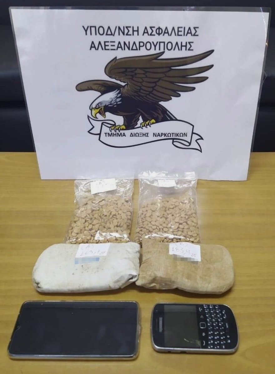 Έβρος: Σύρος πέρασε με χασίς και ναρκωτικά χάπια