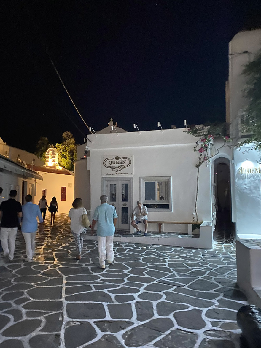 Μύκονος: Σαρωτικοί έλεγχοι στα μαγαζιά - Κλιμάκιο Χρυσοχοΐδη στο νησί