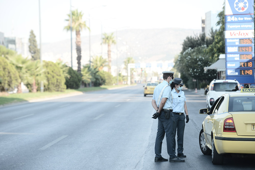 Κορωνοϊός: Μπλόκα και εντατικοί έλεγχοι στα Μέσα Μεταφοράς για τη χρήση της μάσκας 