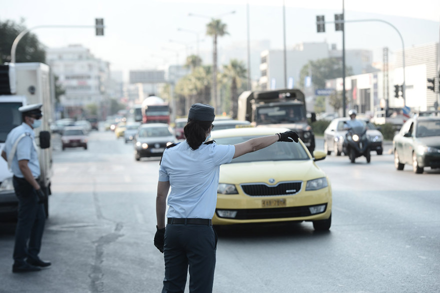 Κορωνοϊός: Μπλόκα και εντατικοί έλεγχοι στα Μέσα Μεταφοράς για τη χρήση της μάσκας 