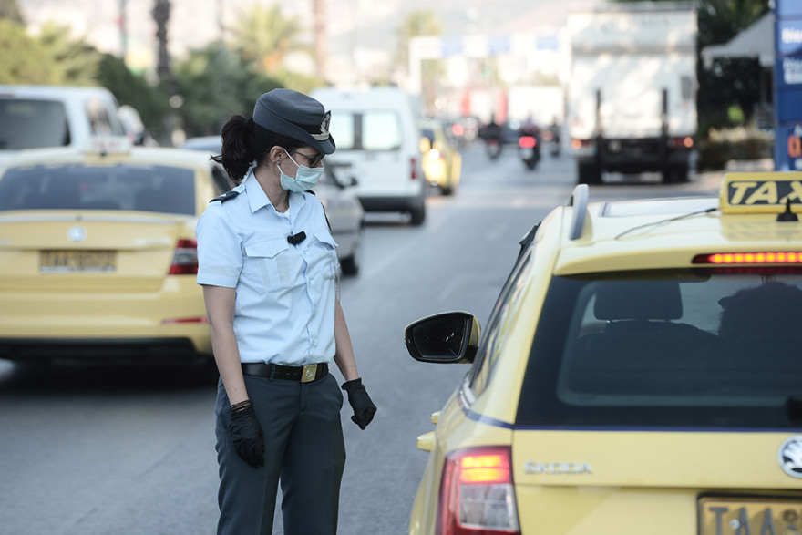 Κορωνοϊός: Μπλόκα και εντατικοί έλεγχοι στα Μέσα Μεταφοράς για τη χρήση της μάσκας 