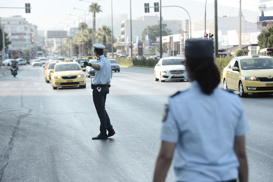 Κορωνοϊός: Μπλόκα και εντατικοί έλεγχοι στα Μέσα Μεταφοράς για τη χρήση της μάσκας 