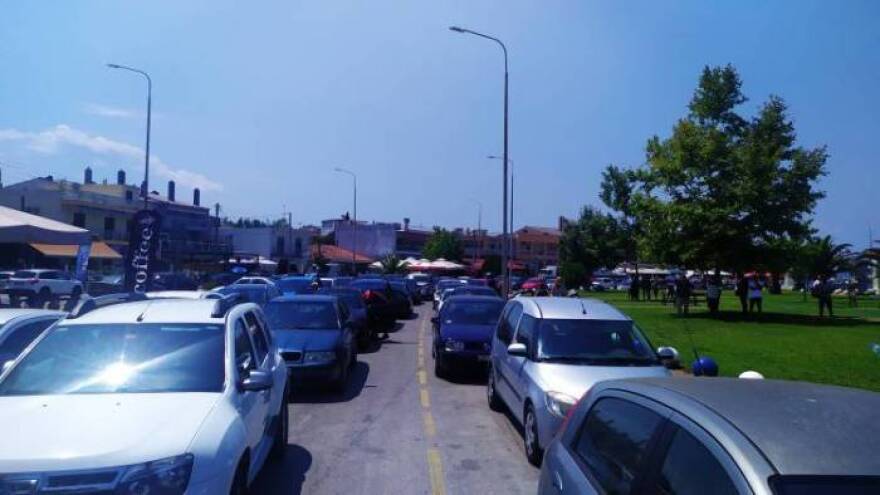 Ατελείωτες ουρές στην Κεραμωτή Καβάλας για ταξιδιώτες προς Θάσο