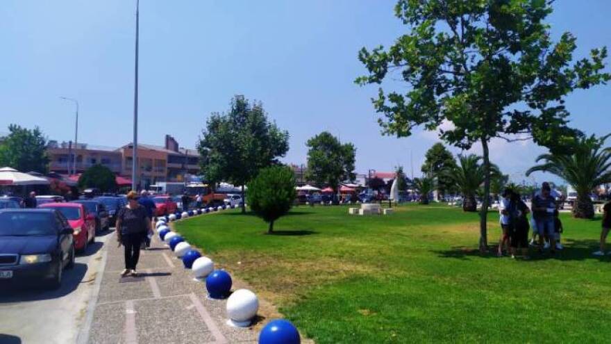 Ατελείωτες ουρές στην Κεραμωτή Καβάλας για ταξιδιώτες προς Θάσο