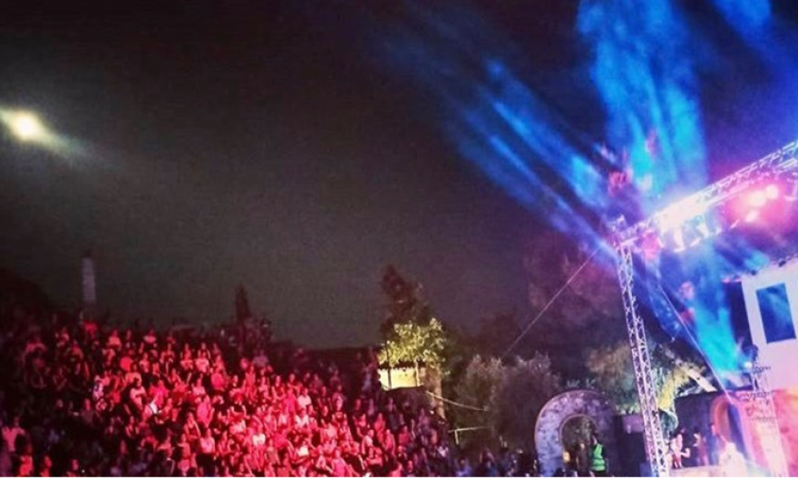 Κορωνοϊός - Καβάλα: Συνελήφθη ο υπεύθυνος συναυλίας του Σωκράτη Μάλαμα λόγω συνωστισμού