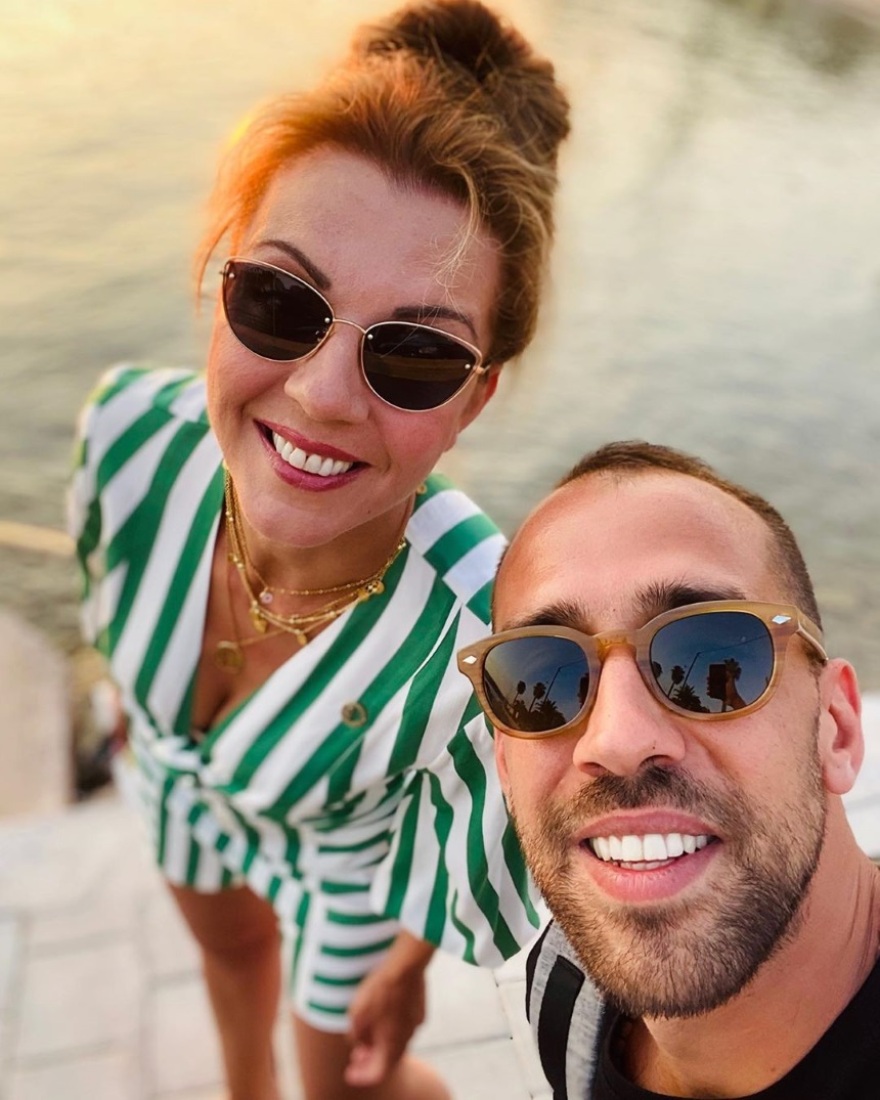 Ματίνα Νικολάου - Βασίλης Πορφυράκης: Διακοπές στις Σπέτσες για το ερωτευμένο ζευγάρι 