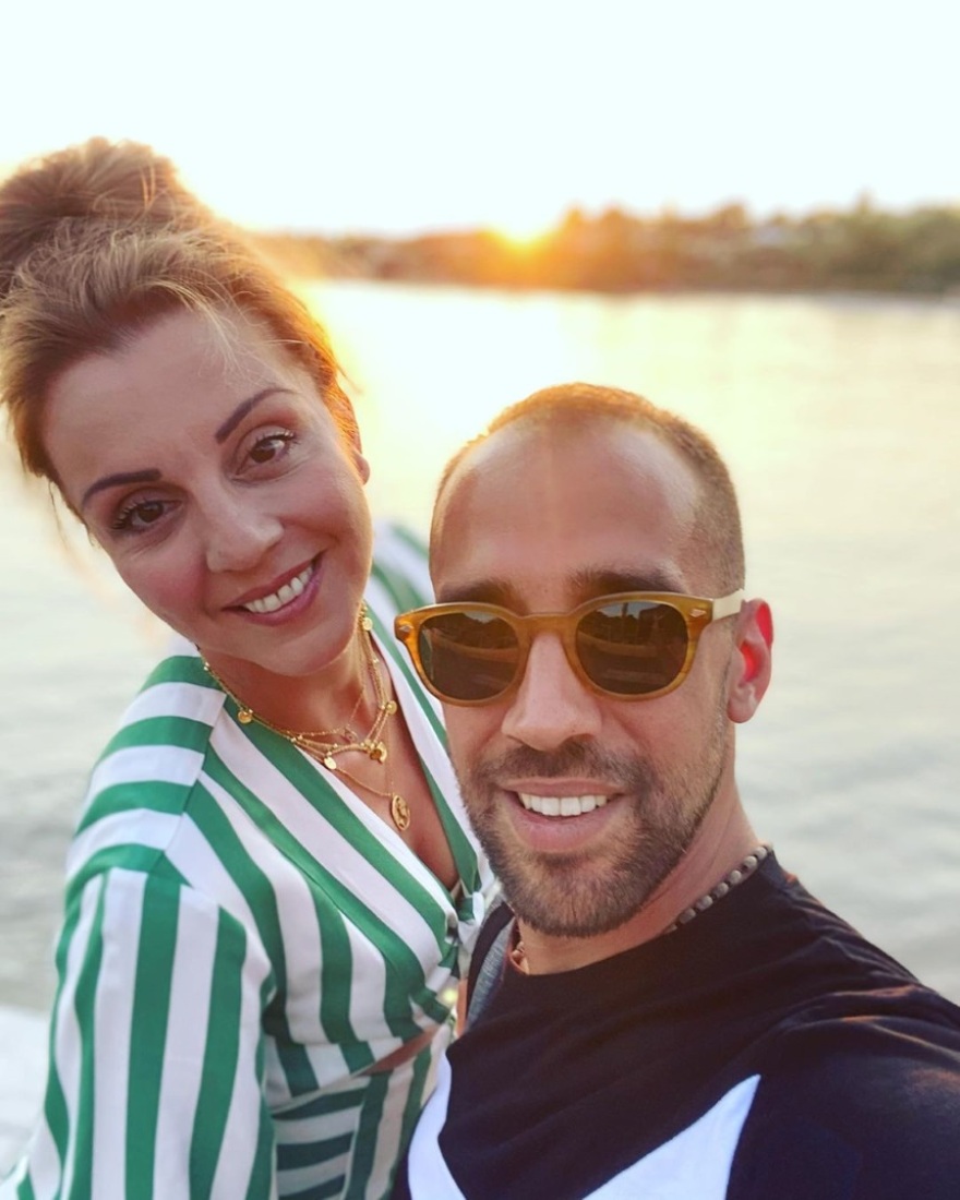 Ματίνα Νικολάου - Βασίλης Πορφυράκης: Διακοπές στις Σπέτσες για το ερωτευμένο ζευγάρι 