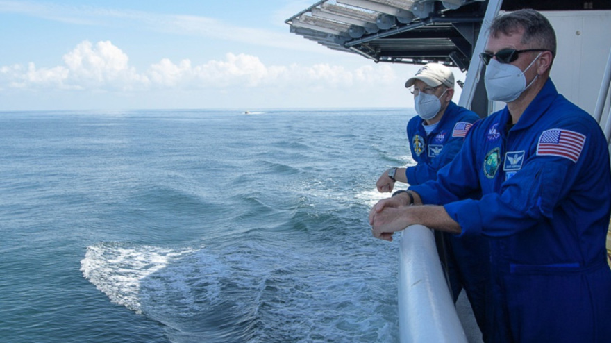 NASA - SpaceX: Επέστρεψε στη Γη η κάψουλα Dragon -  Δείτε βίντεο από την προσθαλάσσωση