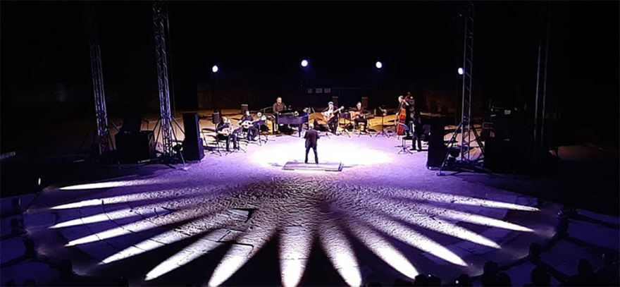 Μέτρα για τον κορωνοϊό - Συναυλίες: Θεατές με μάσκες και αποστάσεις στη συναυλία Ξαρχάκου 