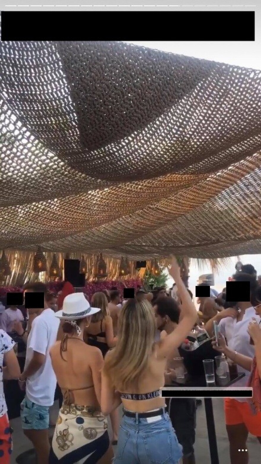 Κορωνοϊός: Τα κρούσματα πληθαίνουν παντού - «Δεν μαζεύονται» παρά τους σαρωτικούς ελέγχους