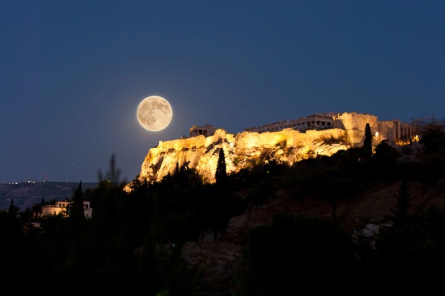 Πανσέληνος Αυγούστου: Ραντεβού απόψε με το πιο λαμπερό φεγγάρι της χρονιάς