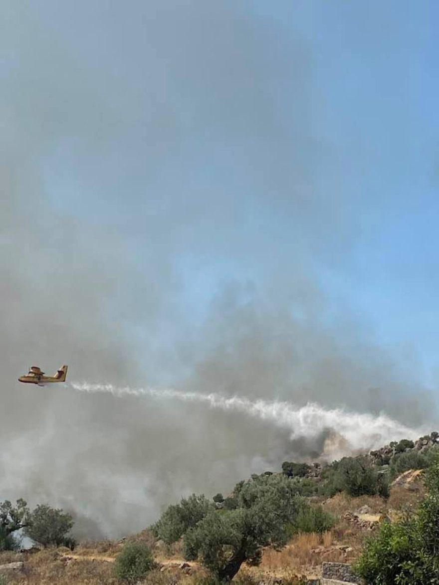 Σε ύφεση η φωτιά στην Αίγινα