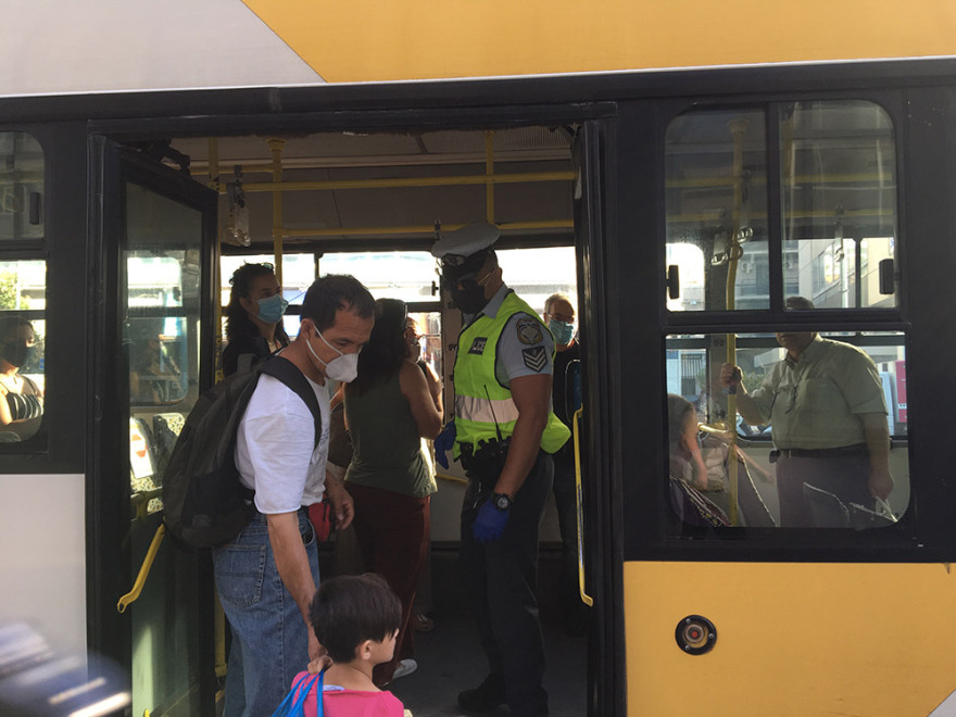 Κορωνοϊός: Δείτε αναλυτικά που είναι υποχρεωτική η χρήση μάσκας - Εντατικοί έλεγχοι