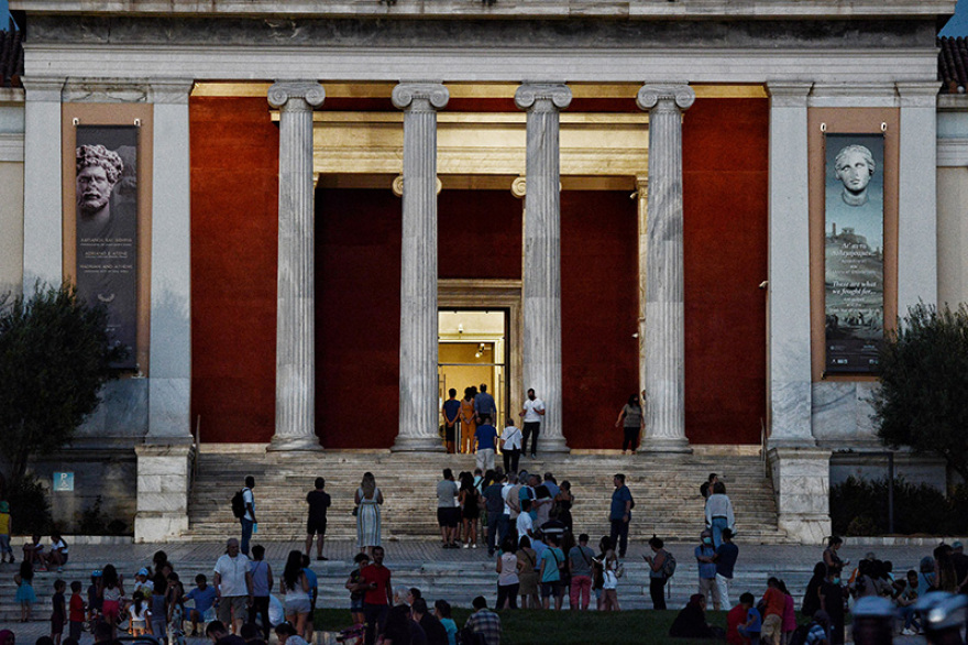 Εικόνες: Νύχτα μαγείας με το ολόγιομο αυγουστιάτικο φεγγάρι