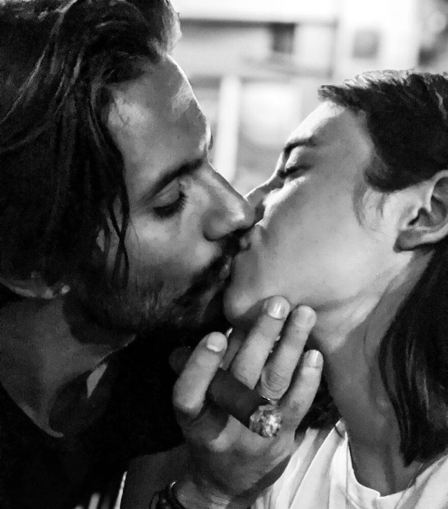 GNTM: Το παθιασμένο φιλί του Γιώργου Καράβα με τη σύζυγό του 