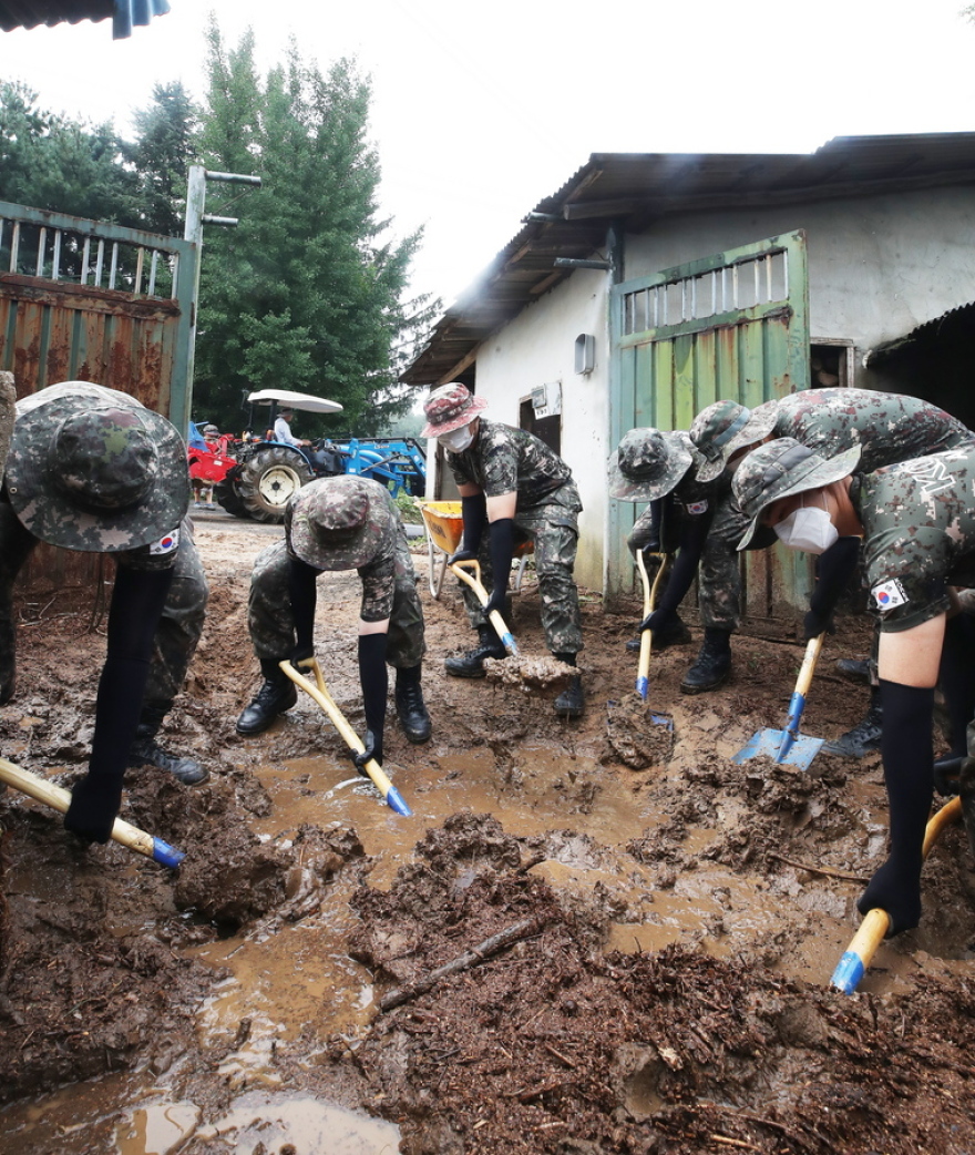 Νότια Κορέα: 13 νεκροί, ισάριθμοι αγνοούμενοι, 1.000 εκτοπισμένοι εξαιτίας πλημμυρών