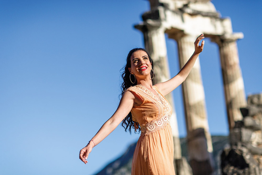 Φωτεινή Δάρρα: Η ιέρεια των Δελφών