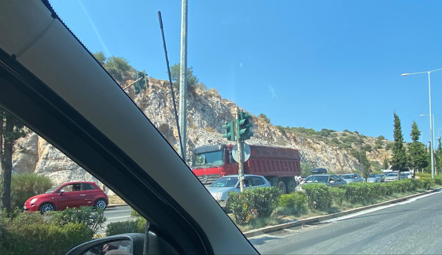 Απίστευτο μποτιλιάρισμα στη Βάρης- Κορωπίου - Δείτε φωτογραφίες