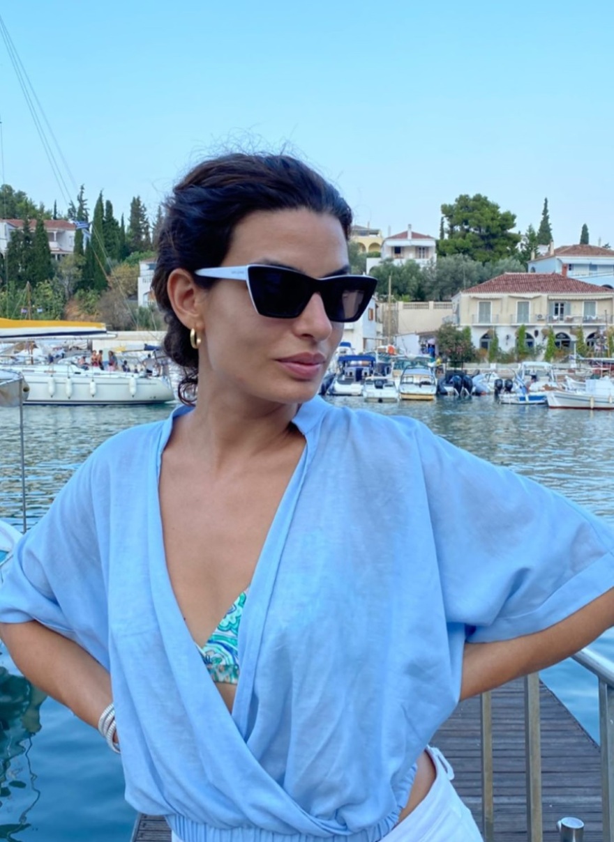 Τόνια Σωτηροπούλου: Βόλτες με σκάφος στις Σπέτσες με τον Κωστή Μαραβέγια και την παρέα τους 