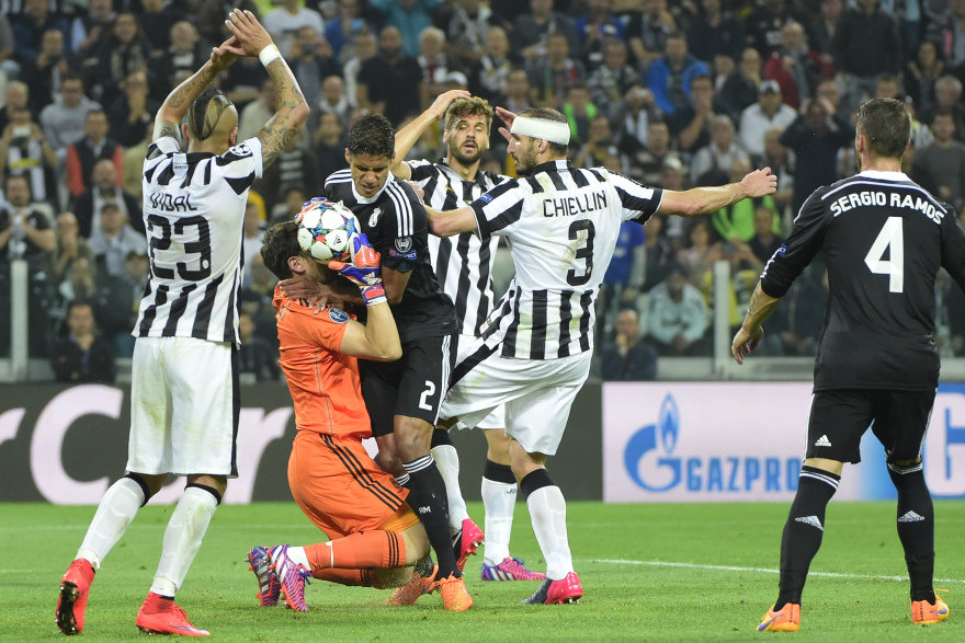 Ίκερ Κασίγιας: Τέλος εποχής για τον «Άγιο» των γκολπόστ – Η καριέρα, ο έρωτας με την Καρμπονέρο και η μάχη με τον θάνατο