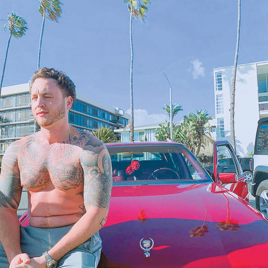 Οικογένεια Τομ Χανκς: Ο πατέρας με διαβατήριο και ο γιος με σταυρό 