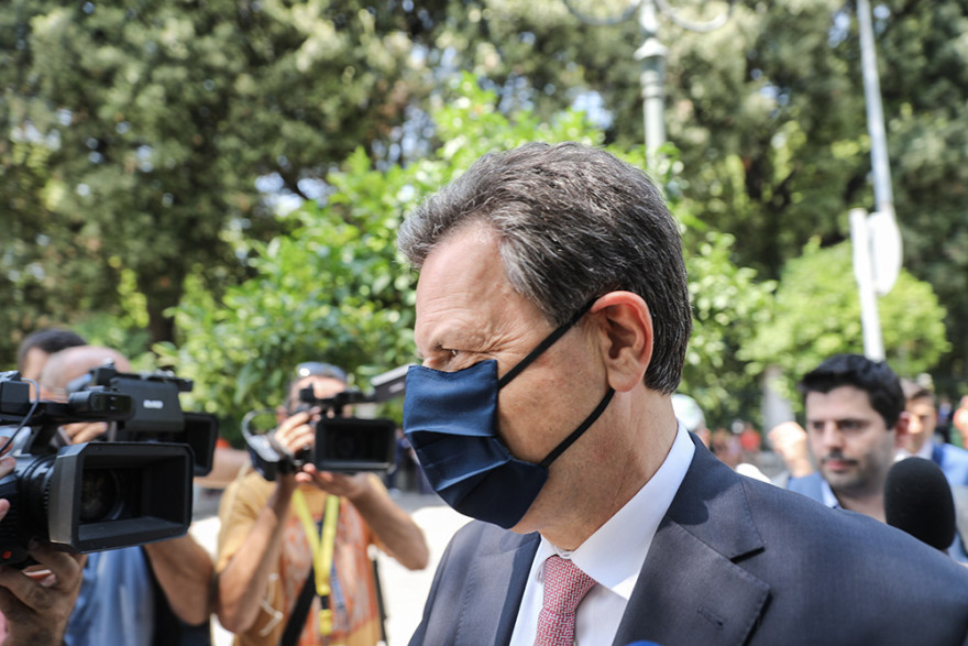 Ορκωμοσία των νέων υπουργών: Τα λευκά της Ζωής Ράπτη, οι μάσκες και ο... Άδωνις Γεωργιάδης