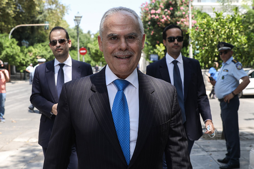 Ορκωμοσία των νέων υπουργών: Τα λευκά της Ζωής Ράπτη, οι μάσκες και ο... Άδωνις Γεωργιάδης