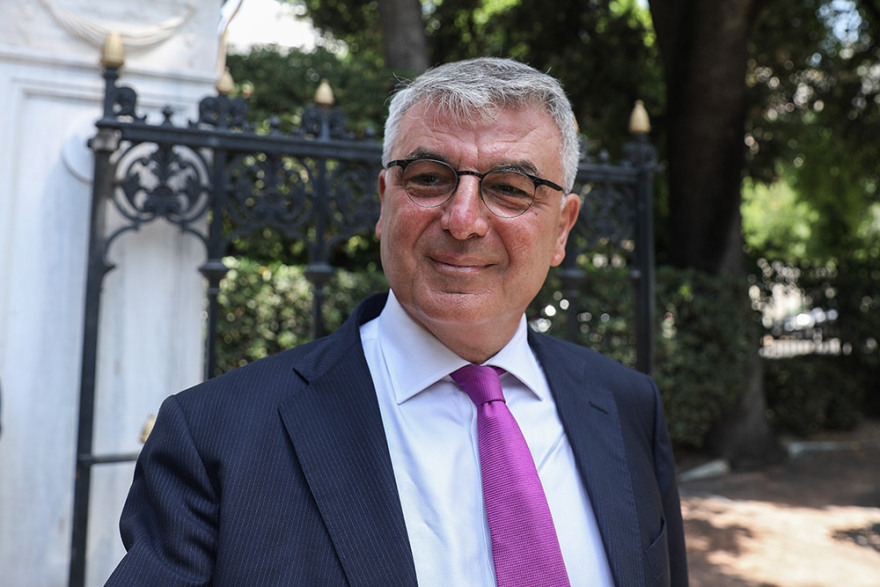 Ορκωμοσία των νέων υπουργών: Τα λευκά της Ζωής Ράπτη, οι μάσκες και ο... Άδωνις Γεωργιάδης