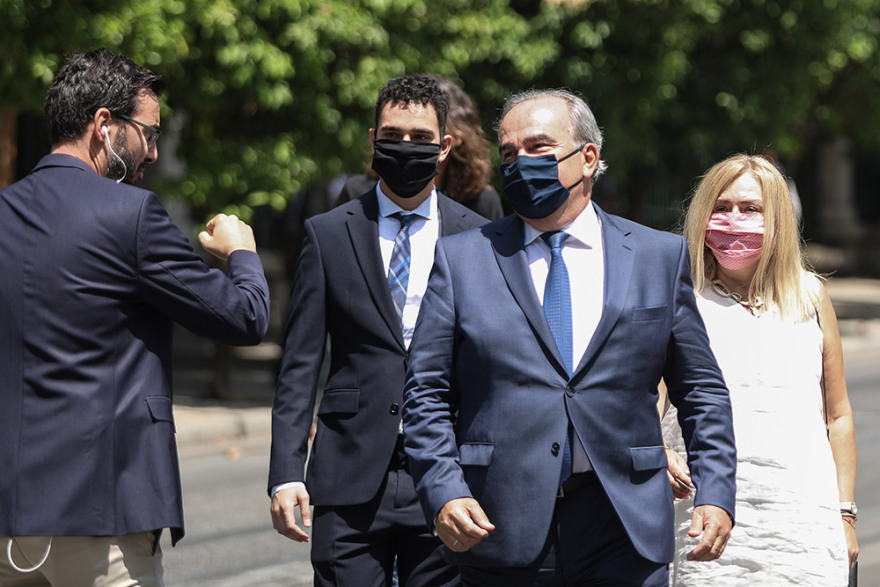 Ορκωμοσία των νέων υπουργών: Τα λευκά της Ζωής Ράπτη, οι μάσκες και ο... Άδωνις Γεωργιάδης