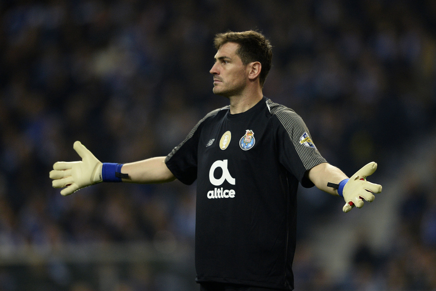 Ίκερ Κασίγιας: Τέλος εποχής για τον «Άγιο» των γκολπόστ – Η καριέρα, ο έρωτας με την Καρμπονέρο και η μάχη με τον θάνατο