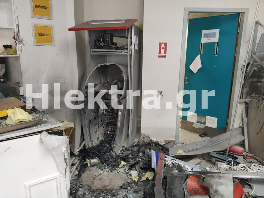 Κόρινθος: «Ξήλωσαν» τέσσερα ΑΤΜ από εμπορικό κέντρο - Δείτε εικόνες καταστροφής