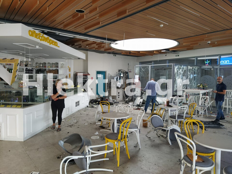 Κόρινθος: «Ξήλωσαν» τέσσερα ΑΤΜ από εμπορικό κέντρο - Δείτε εικόνες καταστροφής