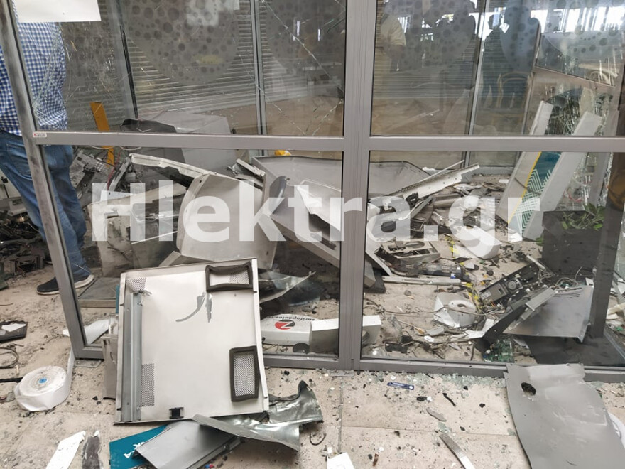 Κόρινθος: «Ξήλωσαν» τέσσερα ΑΤΜ από εμπορικό κέντρο - Δείτε εικόνες καταστροφής