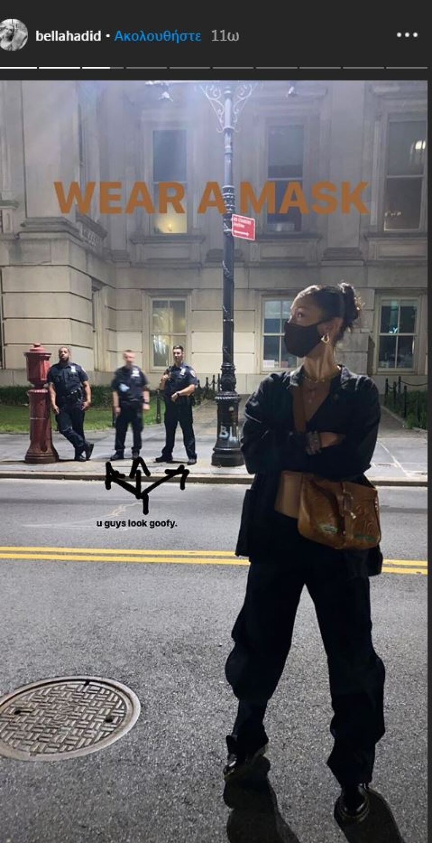 Μπέλα Χαντίντ: Διαμαρτυρία με... υψωμένο δάχτυλο για αστυνομικούς που δεν φορούσαν μάσκα