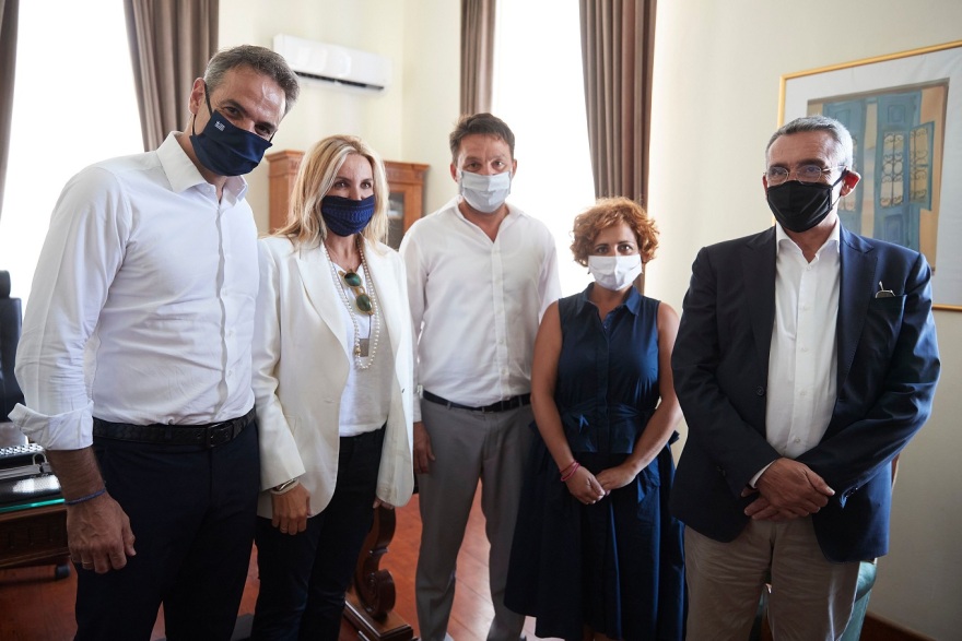 Μείωση ΕΝΦΙΑ για τους κατοίκους των μικρών νησιών ανακοίνωσε από τη Χάλκη ο Μητσοτάκης