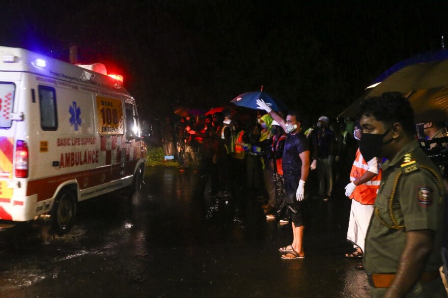 Ινδία: Συνετρίβη αεροπλάνο με 191 επιβάτες - Τουλάχιστον 16 νεκροί