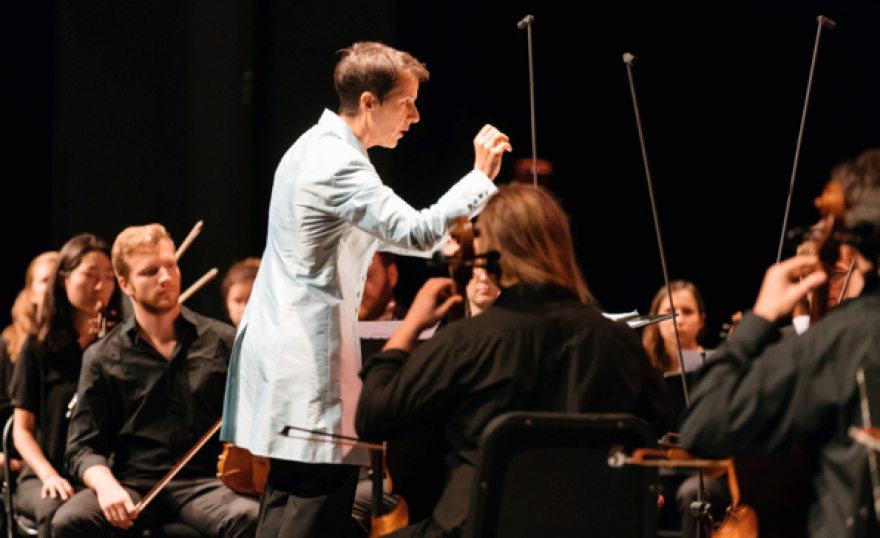 Κωνσταντία Γουρζή: Η ζωή μιας γυναίκας μαέστρου σε έναν αδροκρατούμενο χώρο