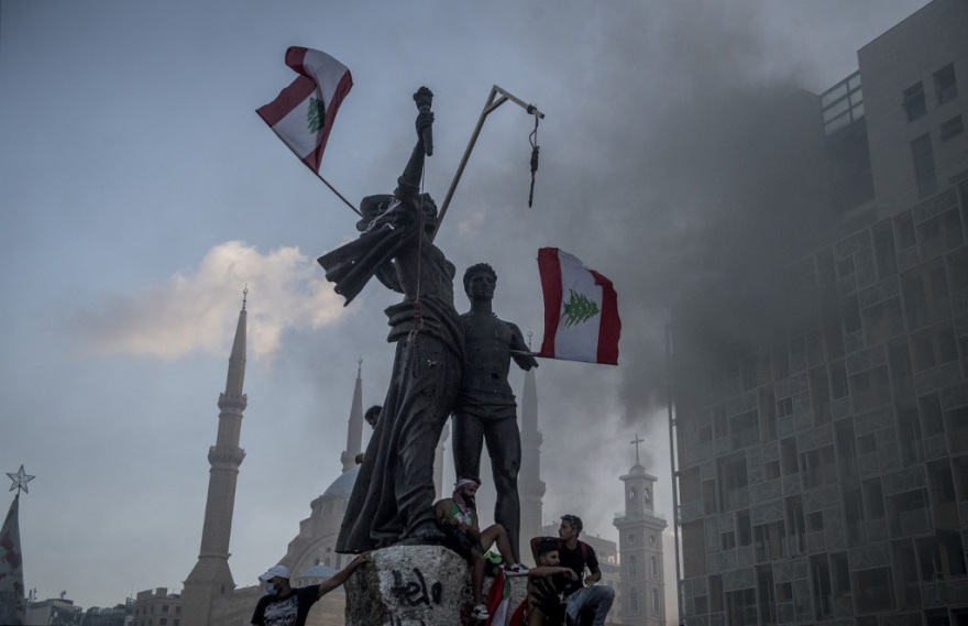 Έκρηξη στη Βηρυτό: Διαδηλωτές πολιορκούν κυβερνητικά κτήρια - Εισέβαλαν σε υπουργεία 
