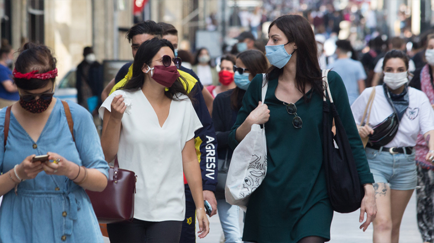 Κορωνοϊός: Πώς επηρέασε ο Αύγουστος την έξαρση των κρουσμάτων