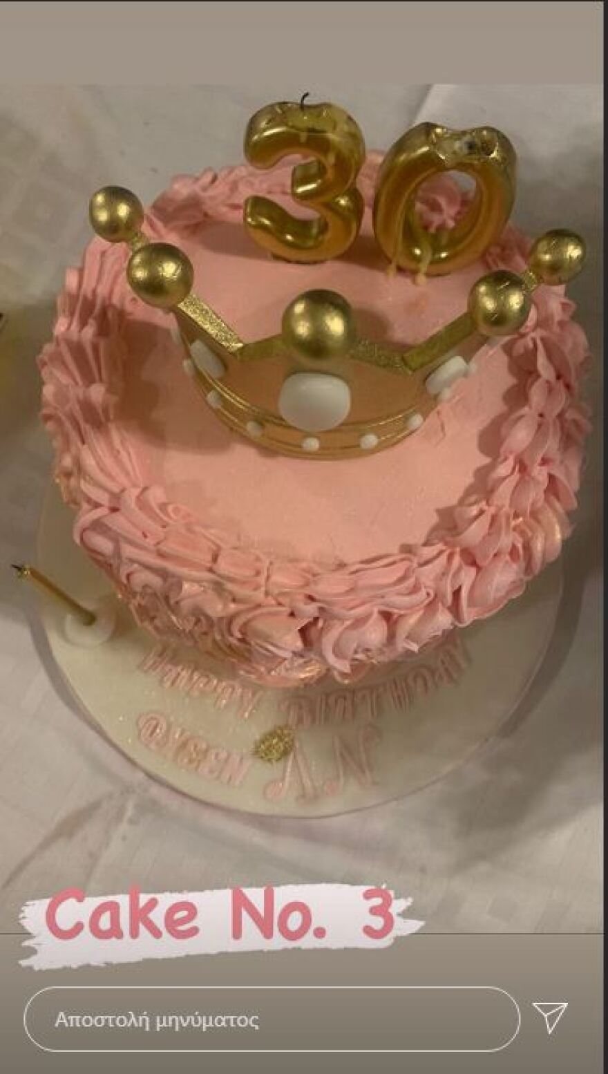  Λάουρα Νάργες: Έκλεισε τα 30 και το γιόρτασε με βεγγαλικά και τρεις τούρτες