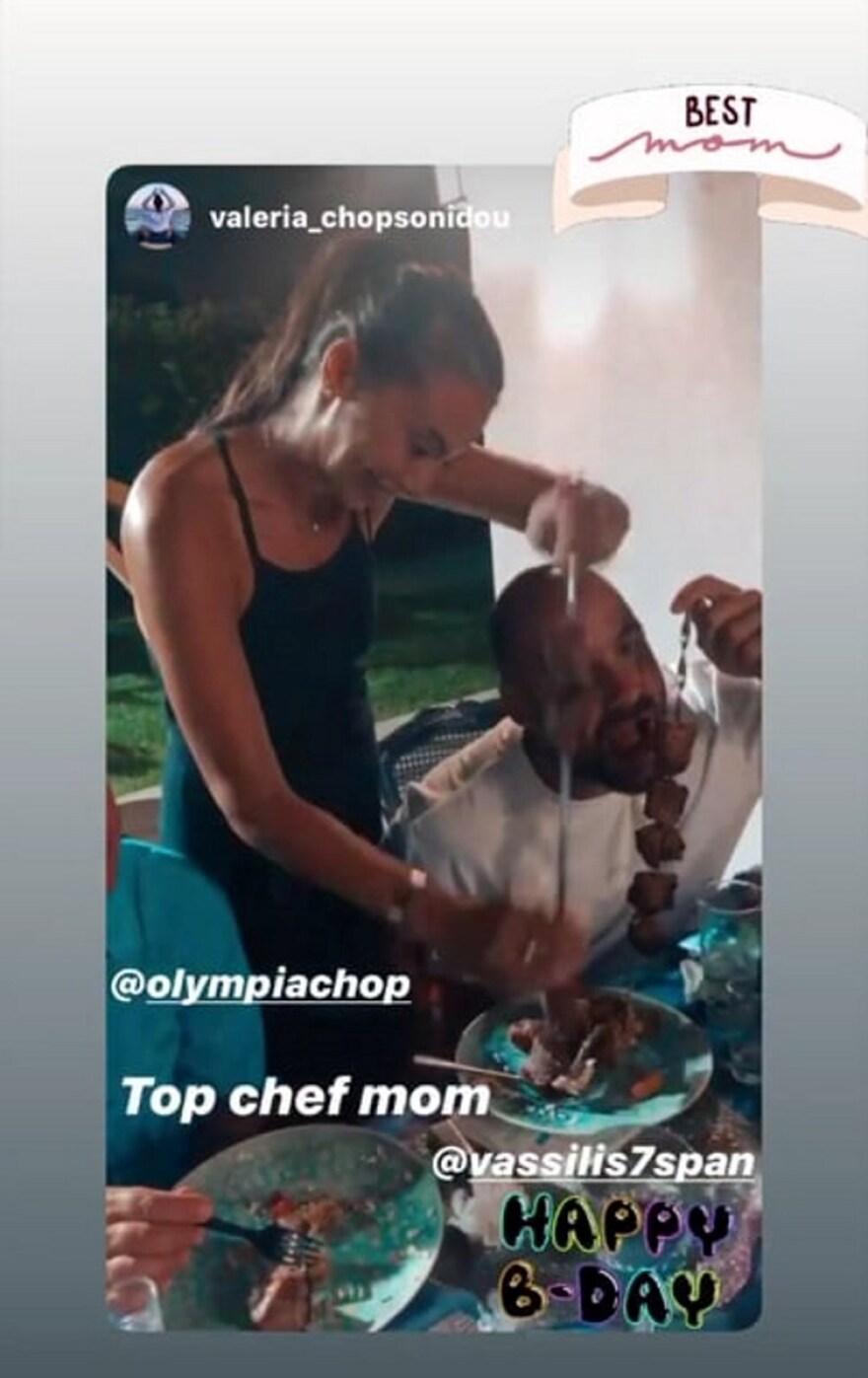 Βασίλης Σπανούλης & Ολυμπία Χοψονίδου: Η τούρτα Ολυμπιακός - Superman για τα 38α γενέθλιά του