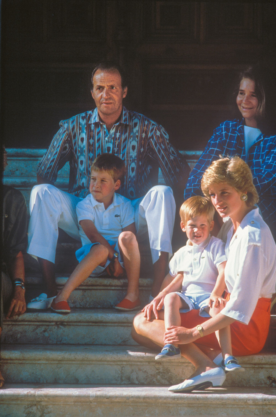 O «λαδωμένος» μονάρχης Juan Carlos: Από την προίκα της Σοφίας, στις μίζες και τις ερωμένες