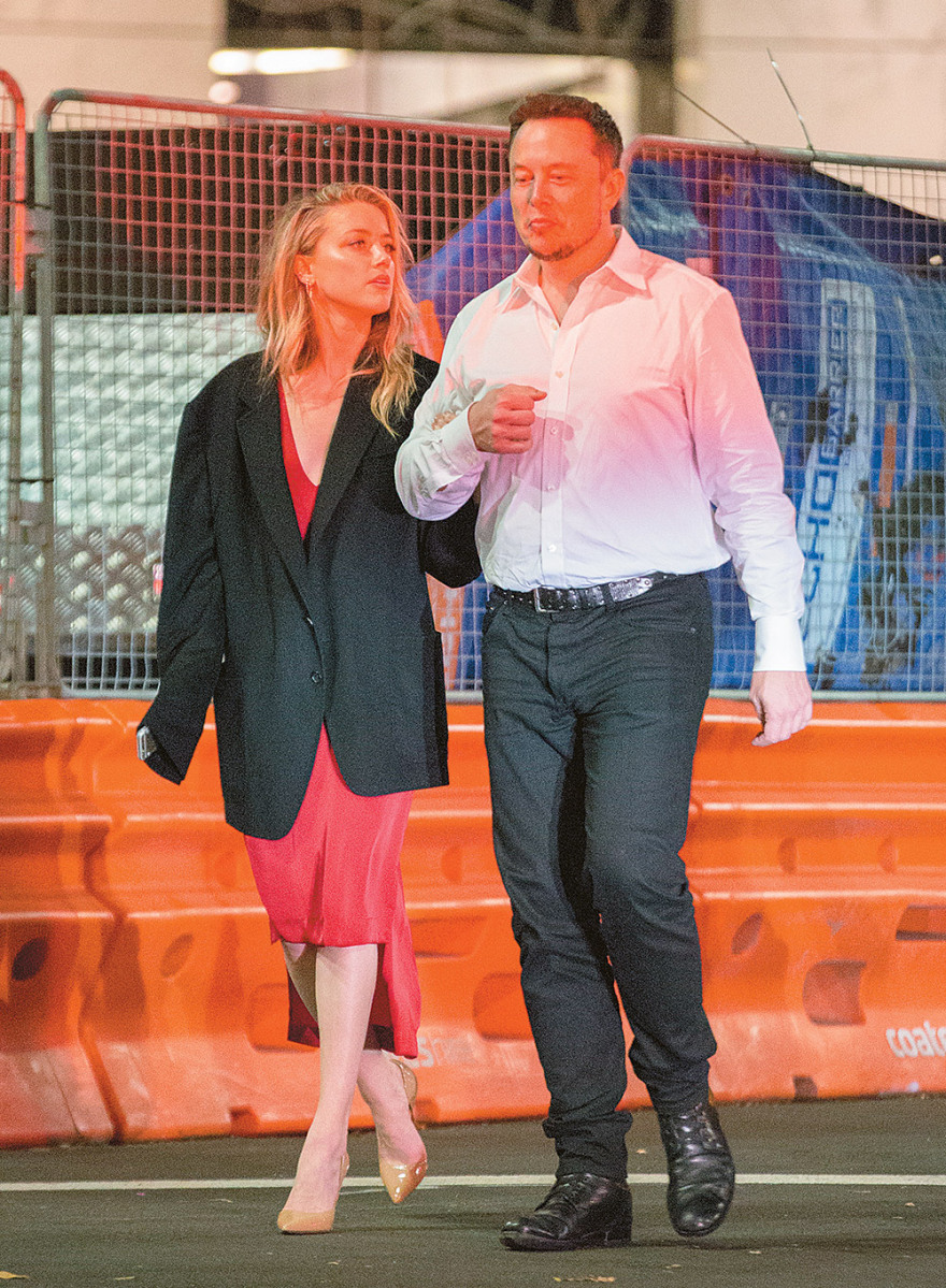 Elon Musk: Οι θεωρίες για τους εξωγήινους, ο κορωνοϊός και η αδυναμία στις ωραίες γυναίκες