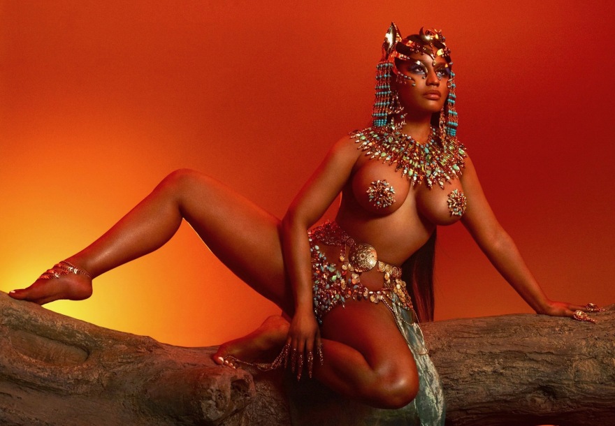 Η Νίκι Μινάζ έγινε μητέρα για πρώτη φορά 