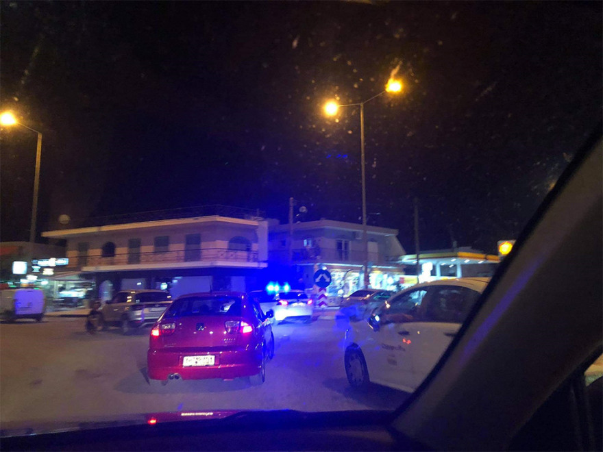 Εύβοια - Πλημμύρες: Παρ' ολίγον συμπλοκές στην Ερέτρια για μια θέση στο φέρι μποτ