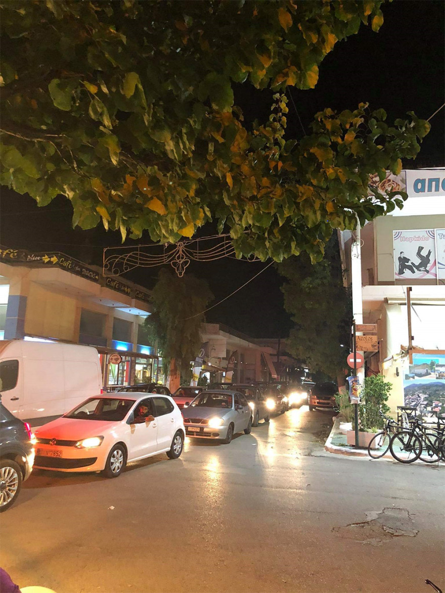 Εύβοια - Πλημμύρες: Παρ' ολίγον συμπλοκές στην Ερέτρια για μια θέση στο φέρι μποτ