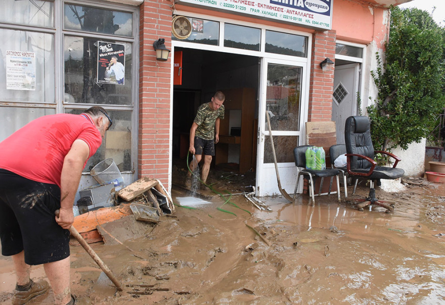 Τραγωδία στην Εύβοια: «Δέσαμε ηλικιωμένους στο δέντρο για να τους σώσουμε» - Συγκλονιστική μαρτυρία